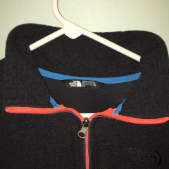 The North Face 1/4 Zip Sweater - Picture 3 of 6